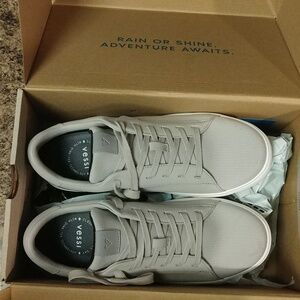 Vessi Women Soho Sneaker Size 8